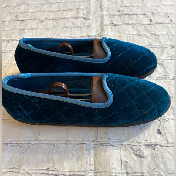 ISOTONER TEAL VELOUR QUILTED PIPING TRIM WOMEN’S MEMORY FOAM SLIPPERS 9.5-10 - Picture 1 of 8